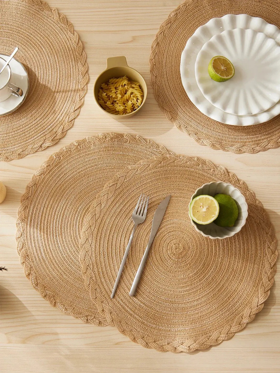 Mesa de jantar completa posta com os jogos americanos Sintra