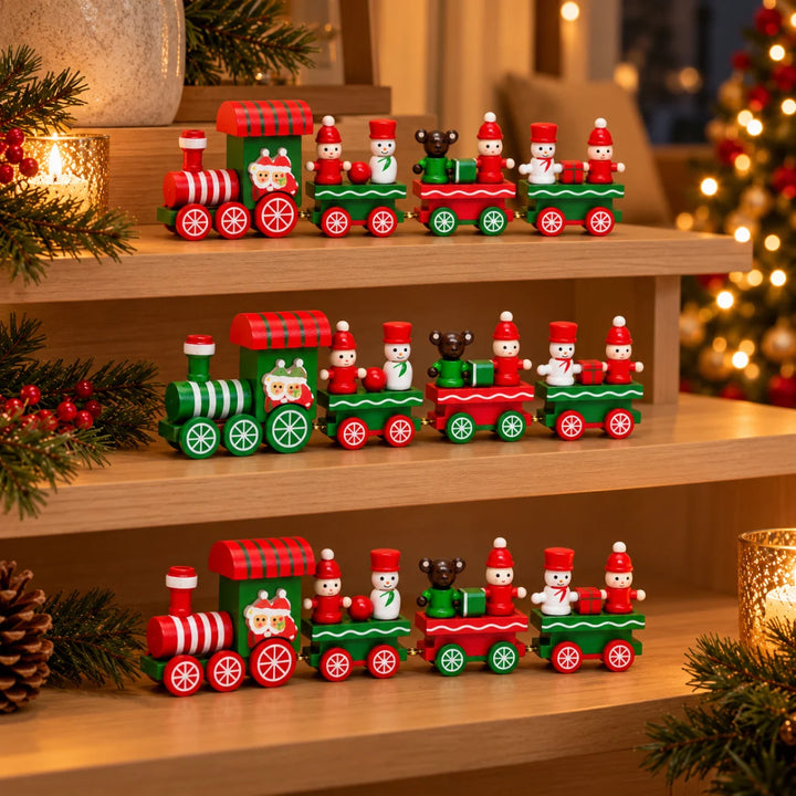 Três trenzinhos de Natal Vipiteno nas prateleiras de uma estante decorada